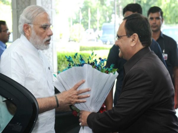 दूर बैठे ताकते रहे पहले वाले