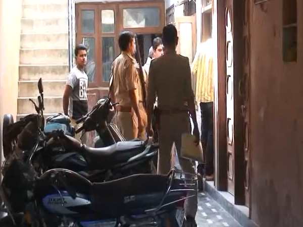 वाट्सऐप पर भेजी फांसी की सेल्फी