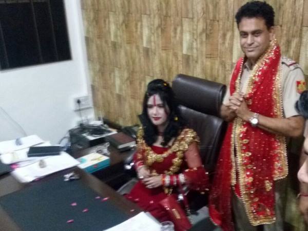 थाने में वॉशरूम इस्तेमाल करने गई थी