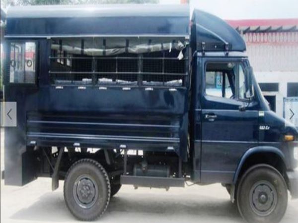 फिल्मी स्टाइल से दिया पुलिस को चकमा