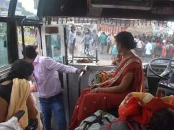 फिल्म को लेकर हुआ बवाल, सड़कें जाम