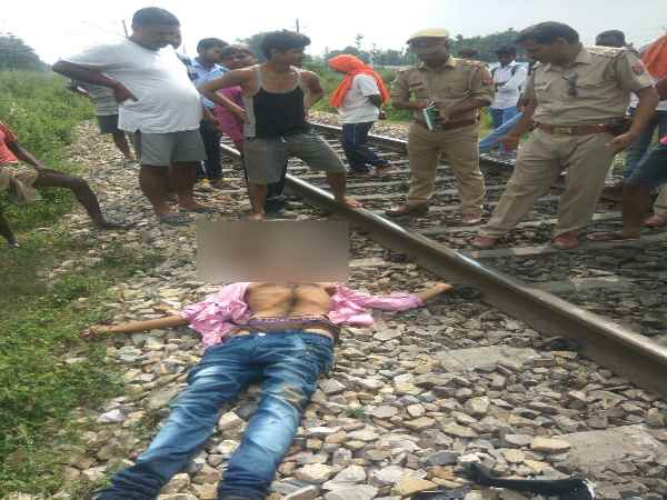 पुलिस ने लिया शव को कब्जे में लिया