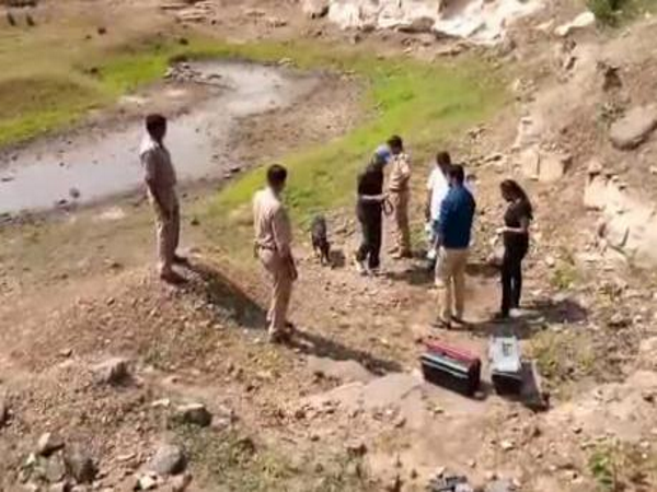 बिखरे हुए सिंदूर और भी बहुत कुछ मिला
