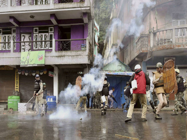 पुलिस को मिले हथियार