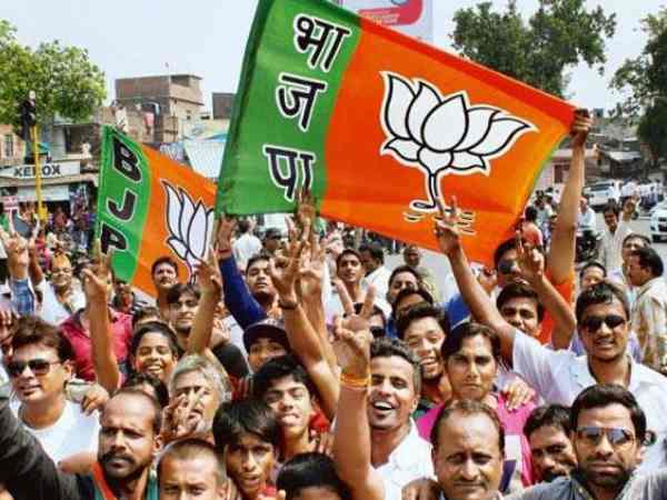 कानून व्यवस्था पर घिरी हुई है योगी सरकार