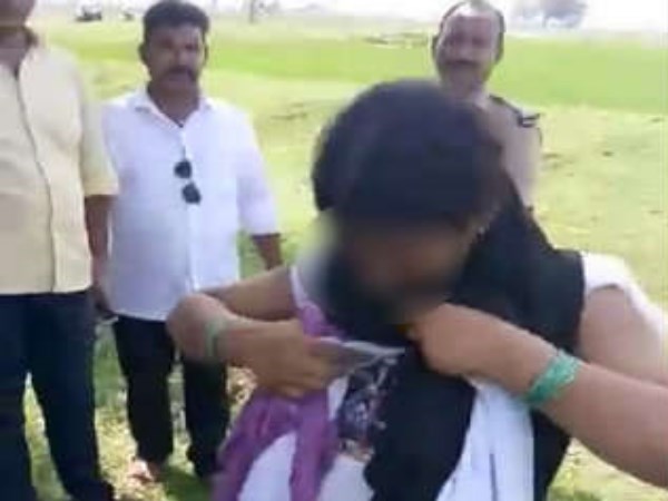 कपड़े नहीं मिले तो हुए दोनों सन्न