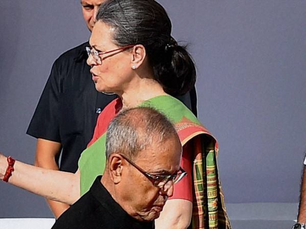 मुखर्जी ने किताब में लिखा है...