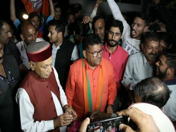 कैंडिडेट्स के ऐलान से BJP को डर!