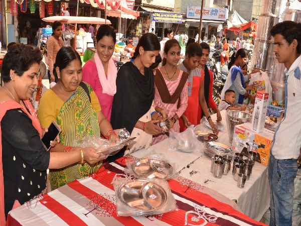 बाजारों में पिट रहा है चाइनीज सामान