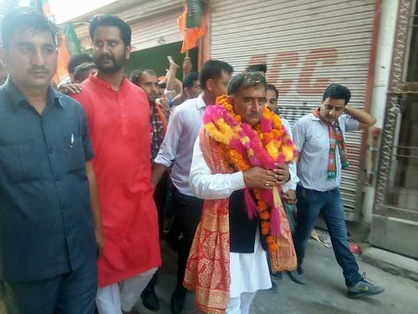 बागियों से निपटने में लगी भाजपा