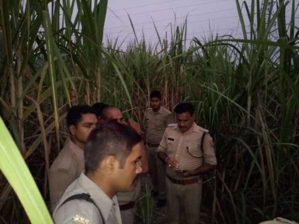 पूरे शरीर पर चाकू के निशान