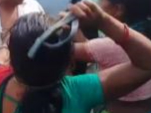 दिवाली का बाजार करके लौट रही थीं