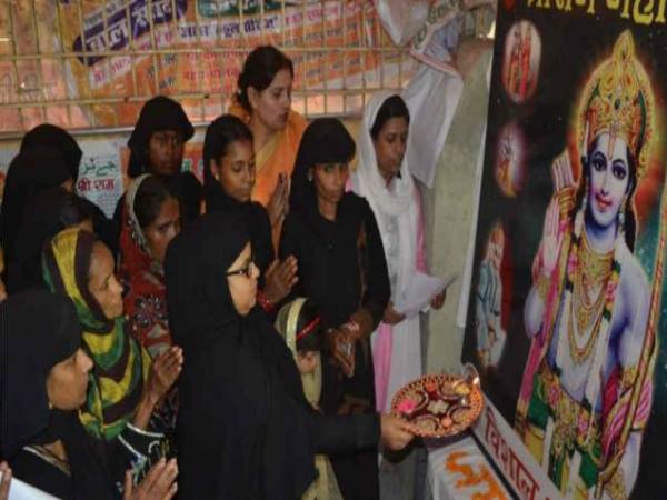 फतवा जारी करने वाले जमा करें आधार और पैन कार्ड