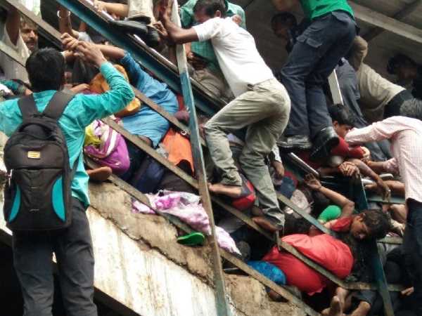 Mumbai Stampede: Railway probe report says due to heavy rain commuters werent moving out of footover bridge to avoid getting drenched Mumbai Stampede: Railway probe report says due to heavy rain commuters werent moving out of footover bridge to avoid getting drenched