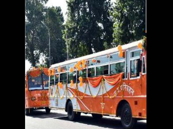 यूपी में भगवा रंग की बसें, कहा गया संकल्प सेवा