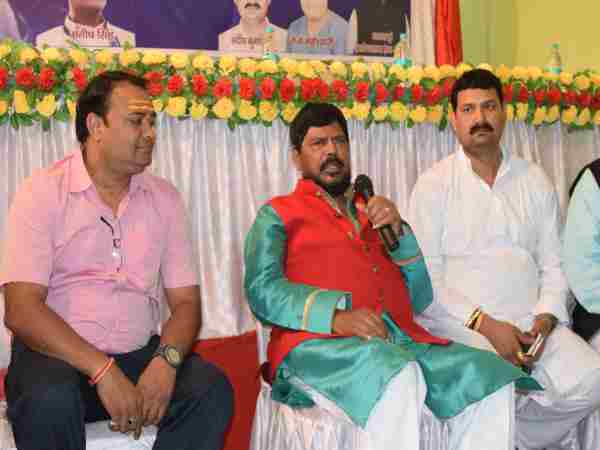 राज ठाकरे को गुण्डई करनी है तो पाक सीमा पर जाएं