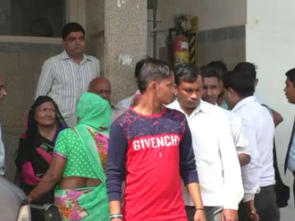 Uncle and nephew killed on rail track in Hapur Uncle and nephew killed on rail track in Hapur