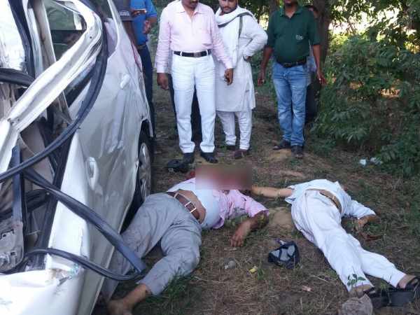 Four died including officer in road accident in Faizabad Four died including officer in road accident in Faizabad
