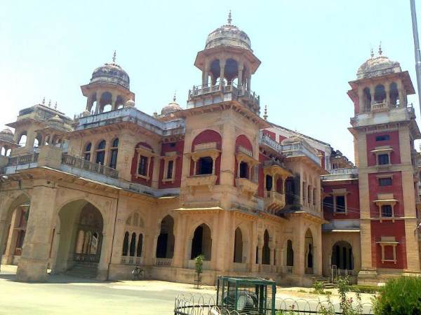 man gave 10 crore rupees to Allahabad University man gave 10 crore rupees to Allahabad University