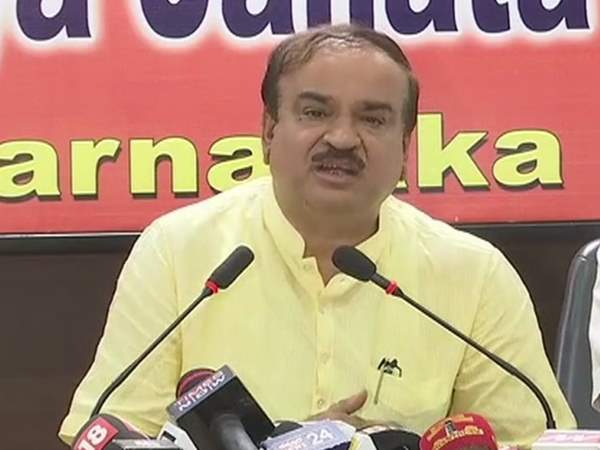 सीडी कांड पर फॉरेसिंक रिपोर्ट आने के बाद अनंत कुमार ने कहा- जांच खुद सवालों के घेरे में सीडी कांड पर फॉरेसिंक रिपोर्ट आने के बाद अनंत कुमार ने कहा- जांच खुद सवालों के घेरे में