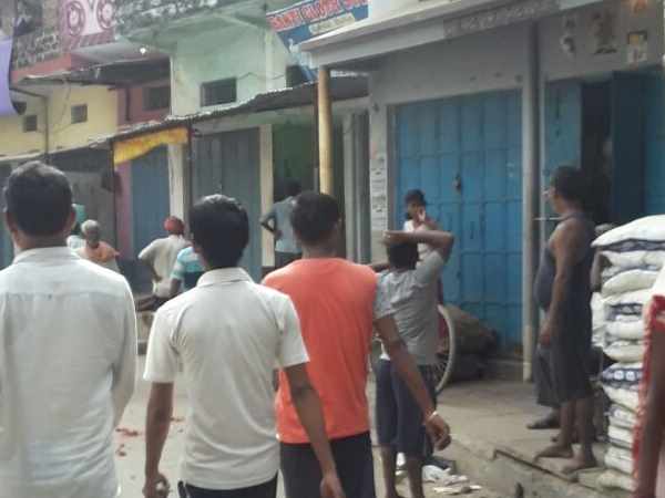Communal clash in Ballia, stone pelting and arson Communal clash in Ballia, stone pelting and arson