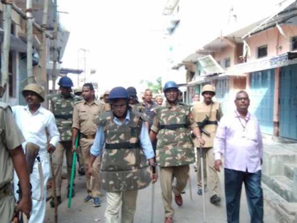 बलिया में सांप्रदायिक बवाल के बाद तनाव, जिले में धारा 144 लागू बलिया में सांप्रदायिक बवाल के बाद तनाव, जिले में धारा 144 लागू