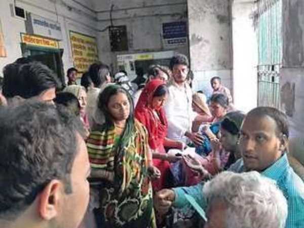 A bus overturned in ditch in katihar, Bihar, many injured A bus overturned in ditch in katihar, Bihar, many injured