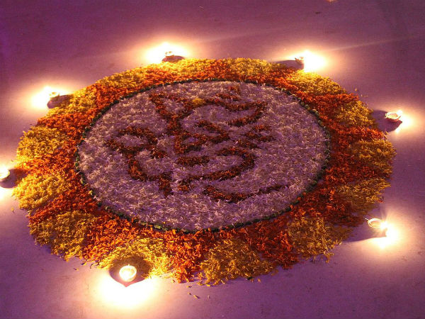 आखिर दिवाली पर क्यों बनाते हैं घरों में रंगोली? आखिर दिवाली पर क्यों बनाते हैं घरों में रंगोली?