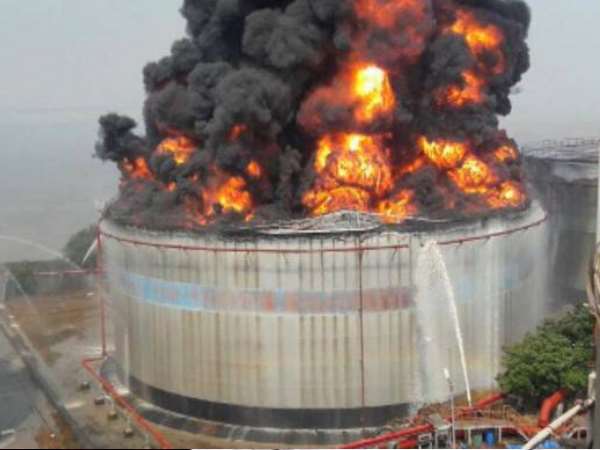 Major fire in oil tank in Mumbai ocean Major fire in oil tank in Mumbai ocean