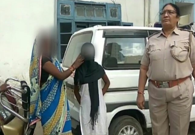 बीमार बच्ची मांगती रही रहम की भीख
