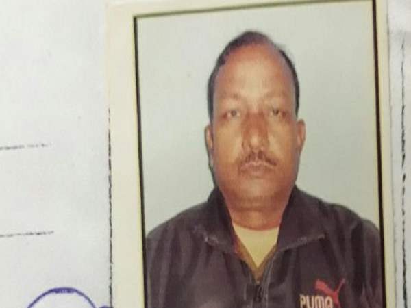 गोंडा: कैश वैन से 50 लाख की लूट, गोली मारकर गार्ड की हत्या गोंडा: कैश वैन से 50 लाख की लूट, गोली मारकर गार्ड की हत्या