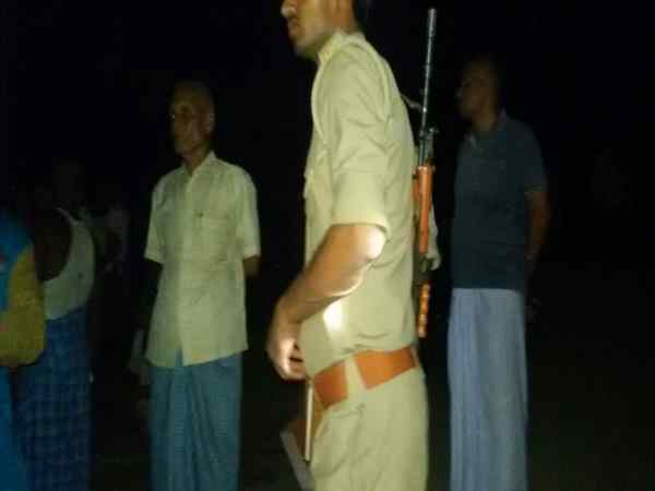 इलाहाबाद: गंगा नदी में नाव पलटी, दो दर्जन लोग डूबे, रेस्क्यू जारी इलाहाबाद: गंगा नदी में नाव पलटी, दो दर्जन लोग डूबे, रेस्क्यू जारी