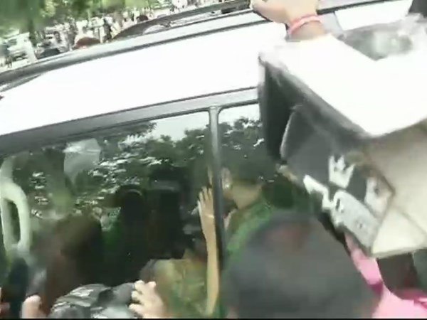 बीमार पति से मिलने के लिए शशिकला को 5 दिन की पेरोल बीमार पति से मिलने के लिए शशिकला को 5 दिन की पेरोल