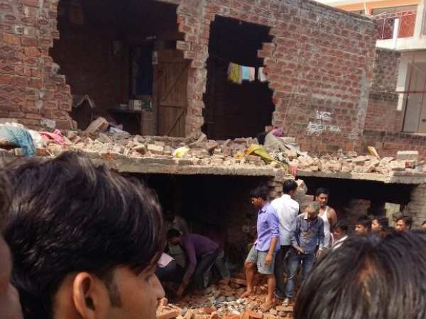 Buildings collapsed in blast, many trapped in Kanpur area Buildings collapsed in blast, many trapped in Kanpur area