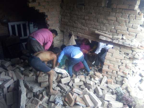 Buildings collapsed in blast, many trapped in Kanpur area Buildings collapsed in blast, many trapped in Kanpur area