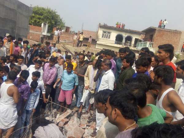 Buildings collapsed in blast, many trapped in Kanpur area Buildings collapsed in blast, many trapped in Kanpur area