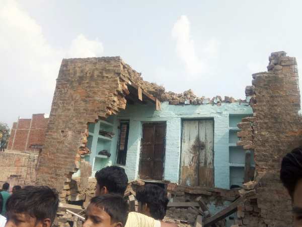 Buildings collapsed in blast, many trapped in Kanpur area Buildings collapsed in blast, many trapped in Kanpur area
