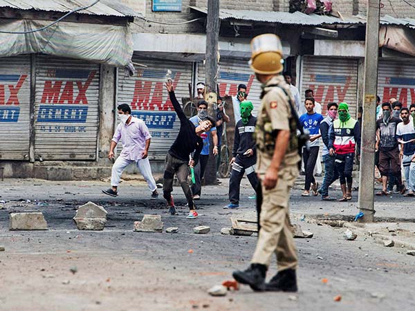 भीड़ ने किया था सेना की टुकड़ी पर हमला