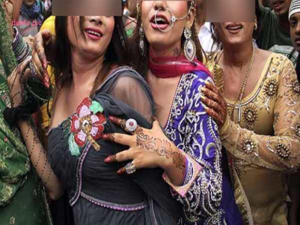 Aligarh fake kinnar loots passengers in Train Aligarh fake kinnar loots passengers in Train