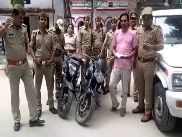 Most wanted Devendra Langra caught by police in Kannauj Most wanted Devendra Langra caught by police in Kannauj