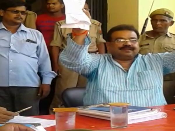 MLA scolded Inspector in police station MLA scolded Inspector in police station