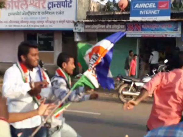 MNS Workers beat North Indians badly in Maharashtra MNS Workers beat North Indians badly in Maharashtra