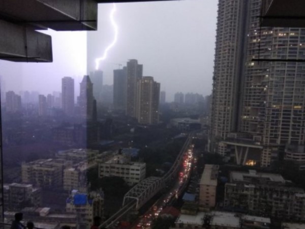 Heavy Rain, Thunderstorm Hit Mumbai, Sky Turns Dark Heavy Rain, Thunderstorm Hit Mumbai, Sky Turns Dark