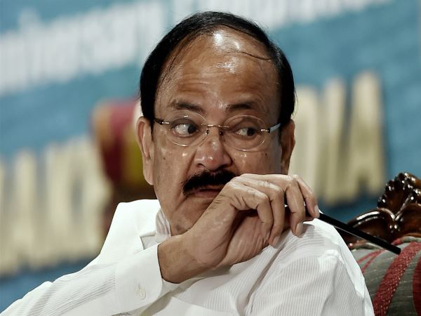 उपराष्ट्रपति नायडू बोले- Beef बीफ खाना है तो खाओ, Kiss करना है तो करो पर फेस्टिवल मनाने की क्या जरूरत? उपराष्ट्रपति नायडू बोले- Beef बीफ खाना है तो खाओ, Kiss करना है तो करो पर फेस्टिवल मनाने की क्या जरूरत?