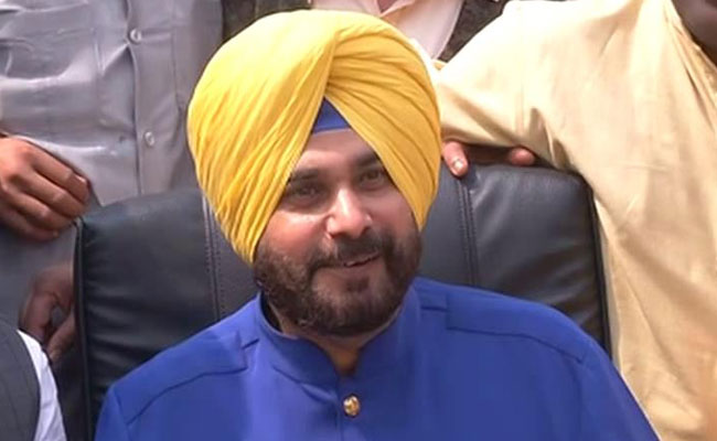 Gurdaspur LS bypoll: जाखड़ की जीत हमारे भावी पार्टी अध्यक्ष राहुल गांधी के लिए दिवाली गिफ्ट-सिद्धू Gurdaspur LS bypoll: जाखड़ की जीत हमारे भावी पार्टी अध्यक्ष राहुल गांधी के लिए दिवाली गिफ्ट-सिद्धू