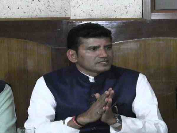 सऊदी अरब से चुनाव लड़ने आया यह अरबपति, हिमाचल में ठोकेगा ताल सऊदी अरब से चुनाव लड़ने आया यह अरबपति, हिमाचल में ठोकेगा ताल