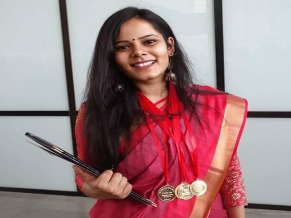 Uttar Pradesh PCS- J 2016 Topper Swarangi Shukla Photoshoot Uttar Pradesh PCS- J 2016 Topper Swarangi Shukla Photoshoot