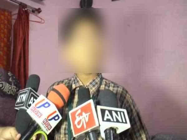 कक्षा 4 के छात्र को अपने कमरे में लेकर गया स्कूल टीचर, किया रेप कक्षा 4 के छात्र को अपने कमरे में लेकर गया स्कूल टीचर, किया रेप
