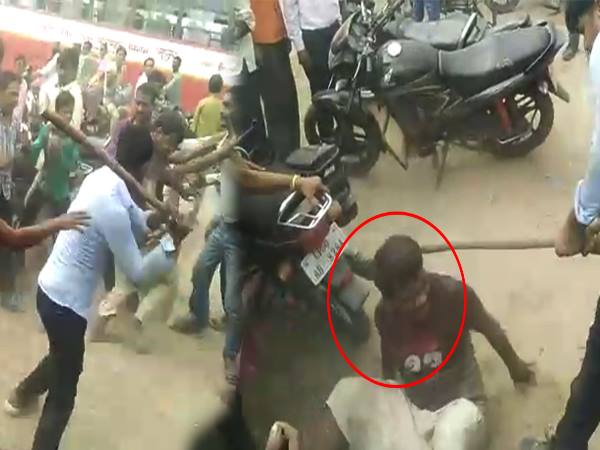 Shahjahanpur Two men trying to rape a 10 years old girl Shahjahanpur Two men trying to rape a 10 years old girl