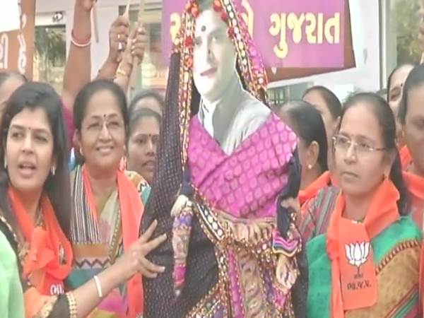 BJP workers protest against Rahul Gandhi in rajkot gujarat over his remark baout woman in shakha BJP workers protest against Rahul Gandhi in rajkot gujarat over his remark baout woman in shakha